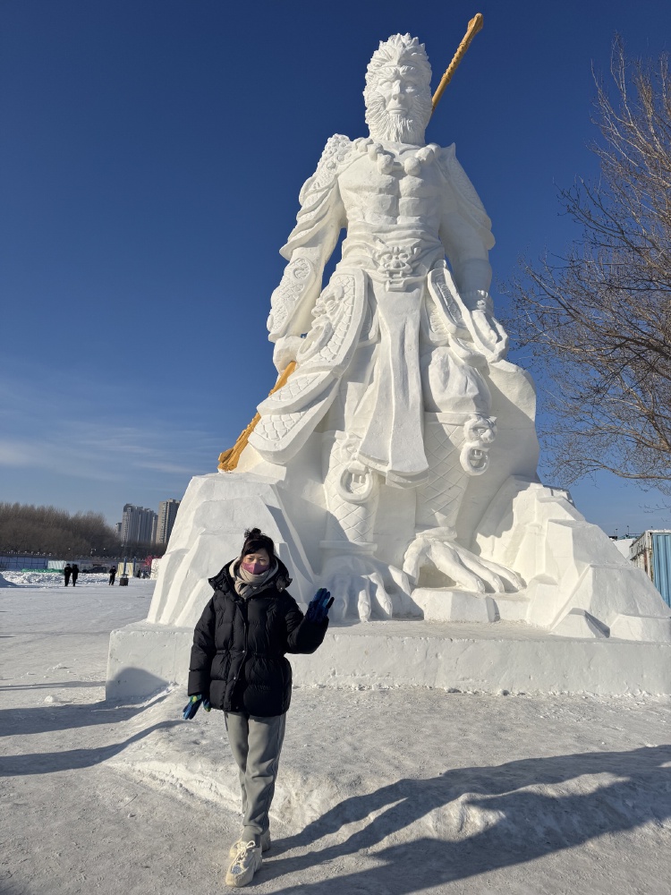 佳木斯“黑悟空”雪雕“丑出圈”:修复后苹果肌变小