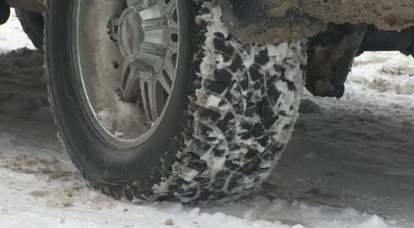 冬季收藏！多伦多雪胎更换全攻略：确保安全，告别滑雪路